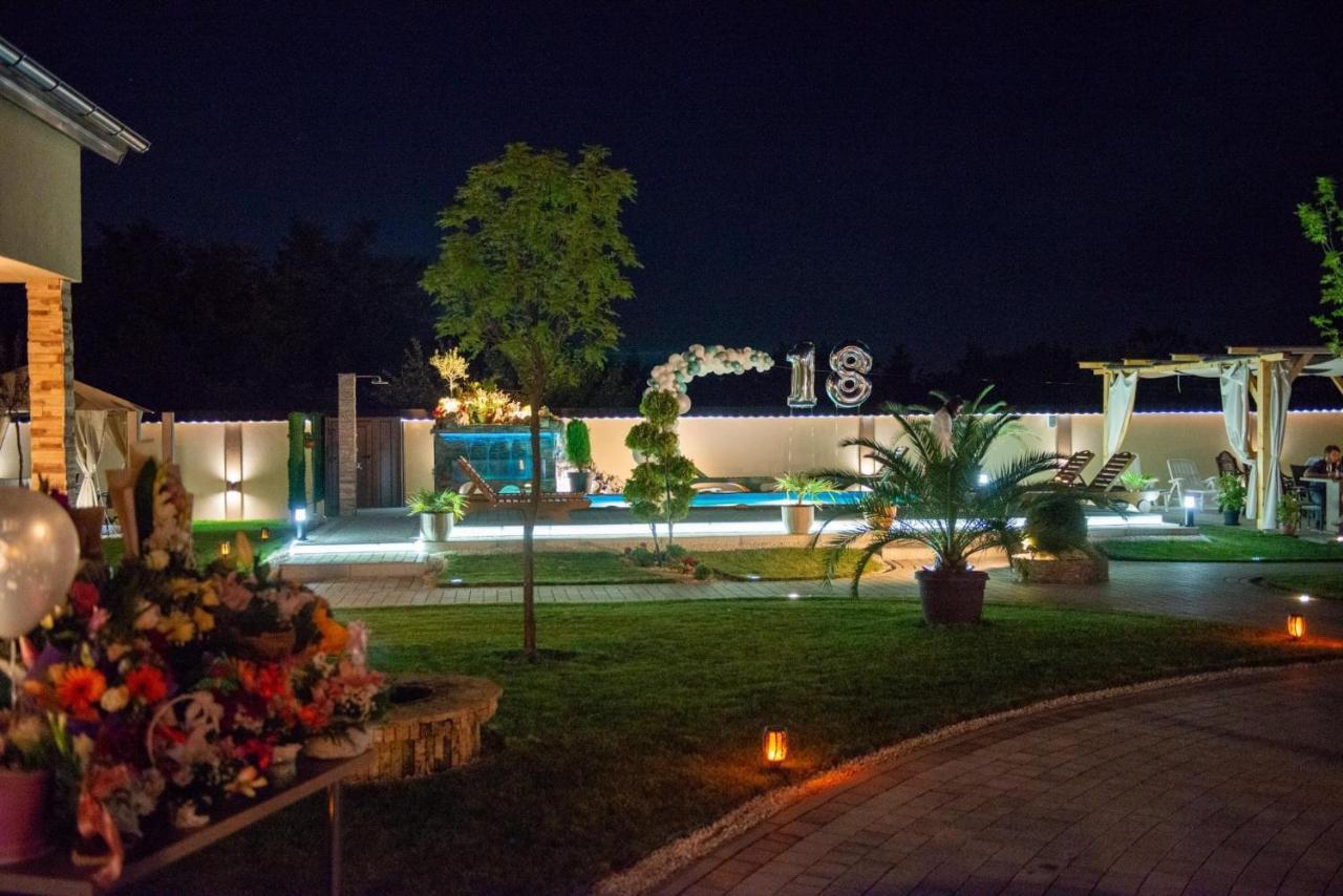 Kovac Residence ズレニャニン エクステリア 写真