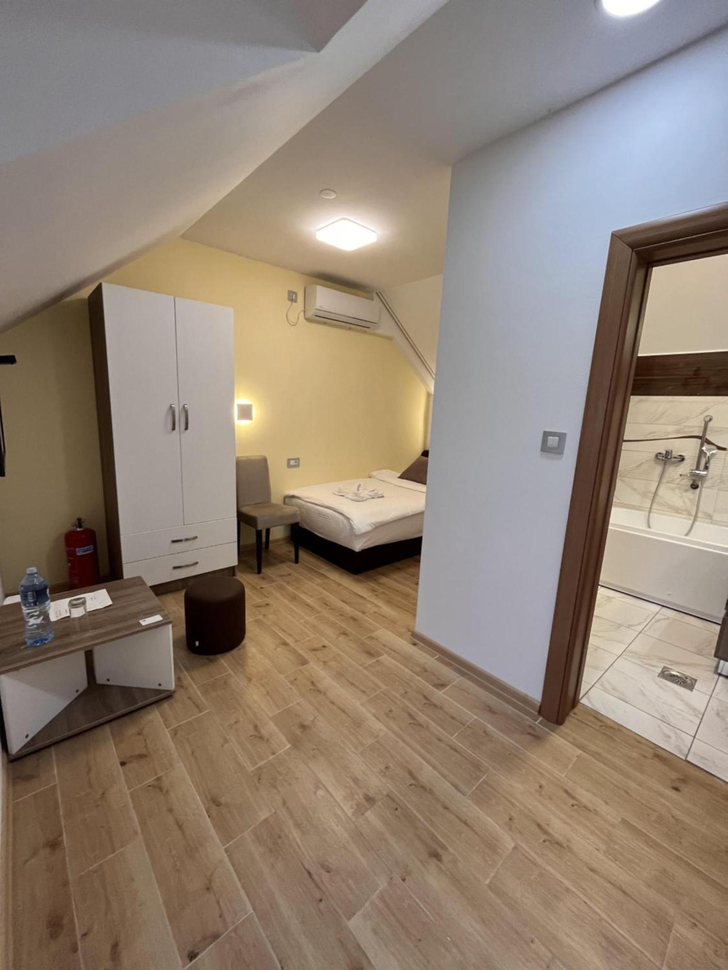 Kovac Residence ズレニャニン エクステリア 写真