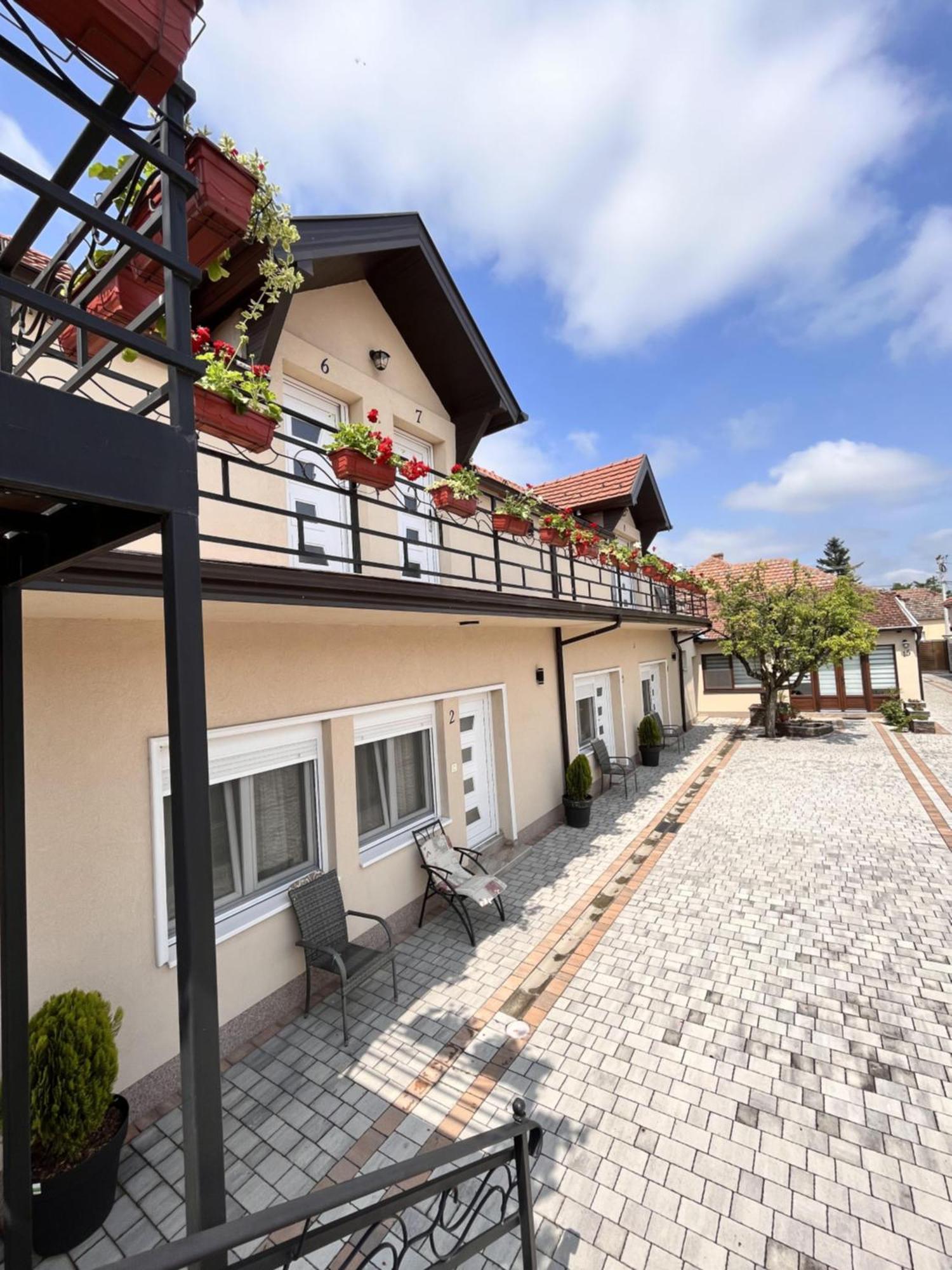 Kovac Residence ズレニャニン エクステリア 写真
