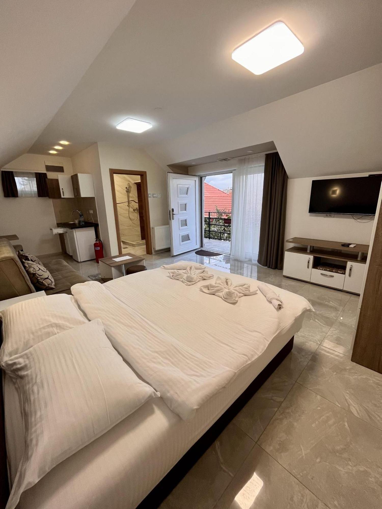 Kovac Residence ズレニャニン エクステリア 写真
